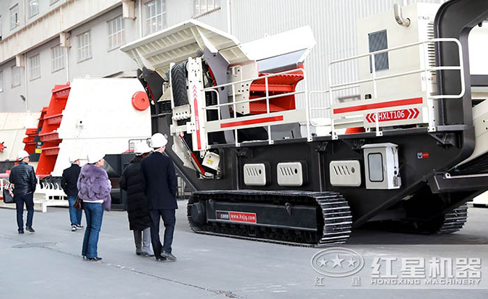用戶來廠參觀試機移動石子車