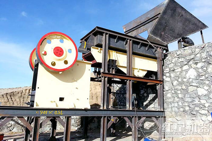 顎式破碎機(jī)現(xiàn)場(chǎng)圖