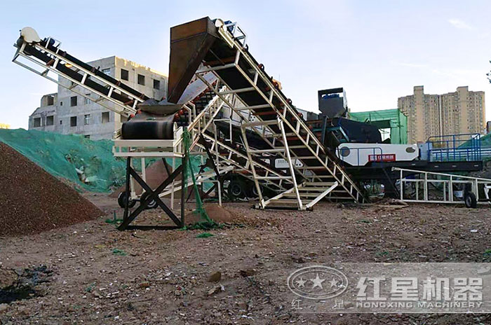 移動(dòng)反擊式破碎機(jī)搭配移動(dòng)顎式破碎機(jī)加工現(xiàn)場